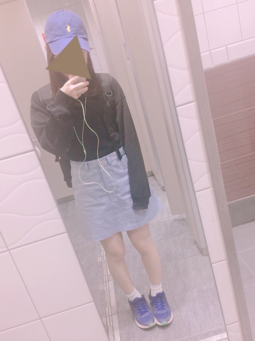 「ポロラルフローレン、GU、MILKFED.、NIKE AIR MAX、台形ｽｶｰﾄ、スポーティ、低身長」｜「NIKEのNike Women's Air Max Invigor Running Sneakers from Finish Line（スニーカー、ブルー系）」を使った、こっちゃんさん（レディース・152cm）の春コーディネートの1枚目の写真