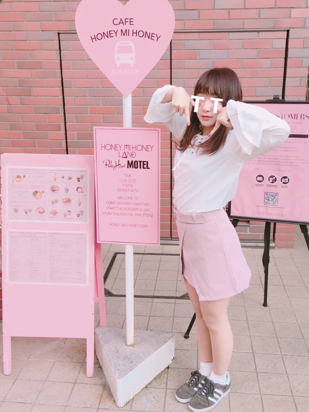 「大人カジュアル、韓国ファッション、ブラウス、タイトスカート、台形ｽｶｰﾄ、ピンク、adidas、ootd、メンズライク」｜「leadymego!のアイテム（シャツ/ブラウス、ホワイト系）」を使った、さくらいあおいさん（レディース・147cm）の春コーディネートの1枚目の写真