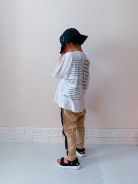 「LEGURUS STANDARD（レグルススタンダード）のサイドラインストレッチテーパード（その他パンツ）」を使った、*𝐧𝐚𝐫𝐲𝐮* さん（キッズ・120cm）の夏コーディネート