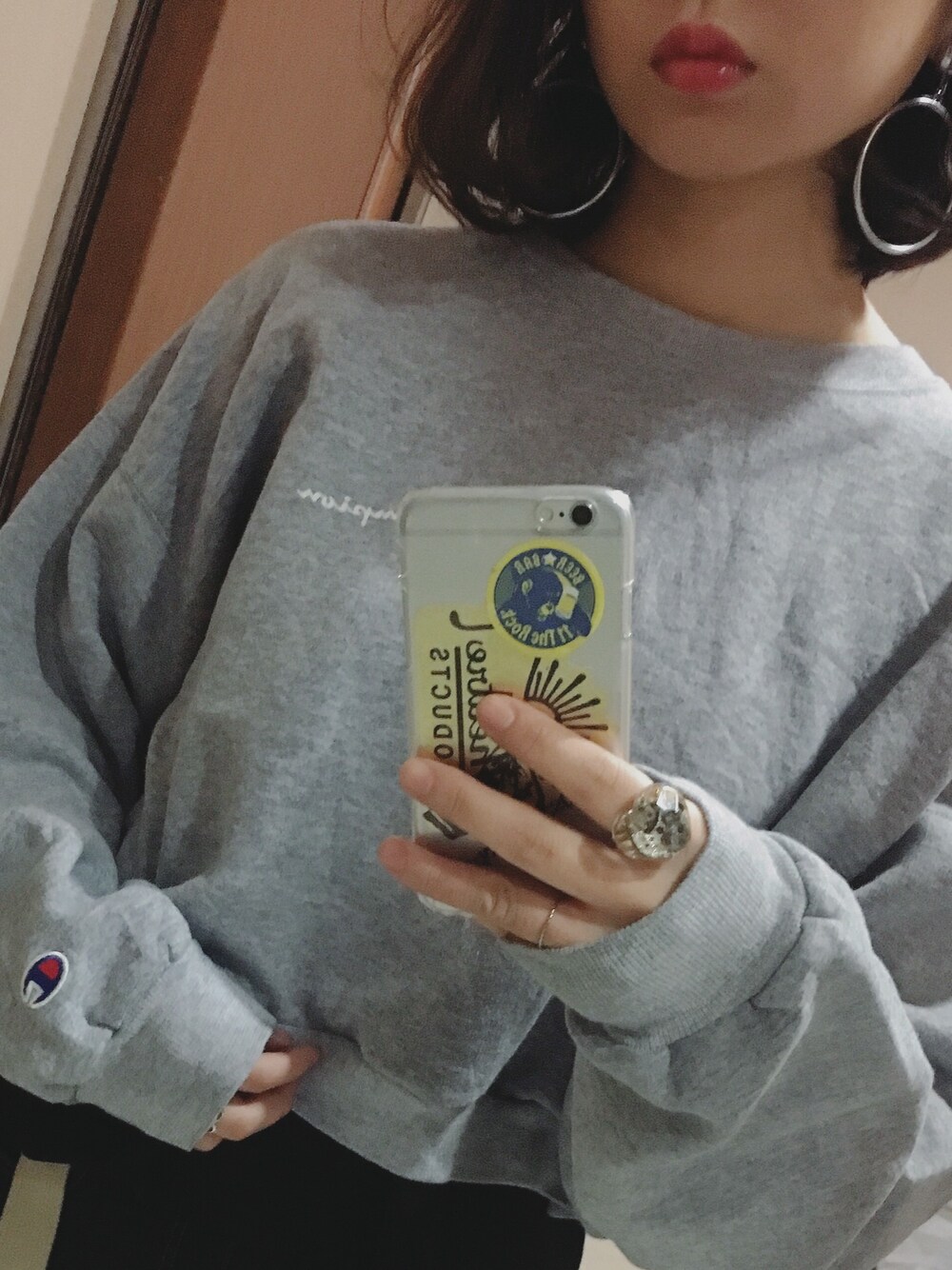 「Kastane、スウェット、Champion、チャンピオン、ボブヘアー、AnotherEdition、フープイヤリング、デニム、春コーデ、ガチャベルト」｜「Kastaneのアイテム（スウェット、グレー系）」を使った、k a h oさん（レディース・159cm）の春コーディネートの1枚目の写真