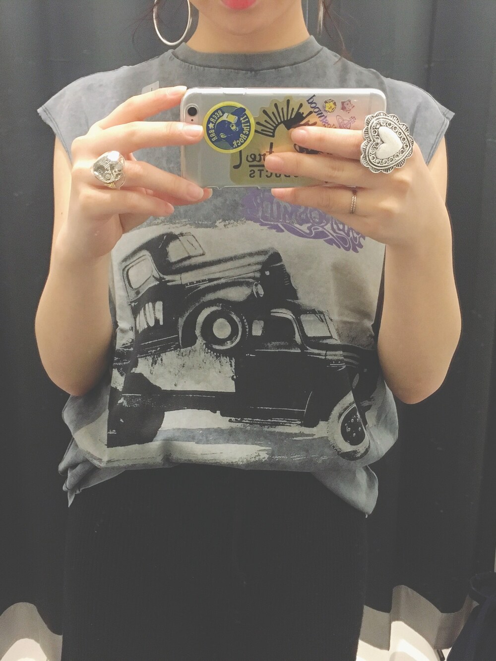 「UNIQLO、ユニクロ、ロックT、バンT、プチプラ」｜「UNIQLOのアイテム（Tシャツ/カットソー、グレー系）」を使った、k a h oさん（レディース・159cm）の春コーディネートの1枚目の写真