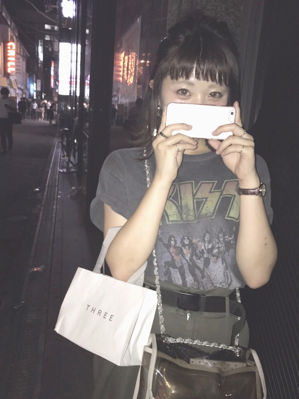 「ロックT、ベイカーパンツ、カーキ、ワイドパンツ、スニーカー、シルバーリング、ガチャベルト、Kastane」｜「GOOD SPEEDの∀GOOD SPEED / KISS ROCK Tシャツ（Tシャツ/カットソー、ブラック系）」を使った、k a h oさん（レディース・159cm）の夏コーディネートの1枚目の写真