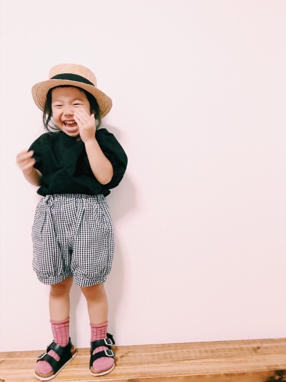 「カジュアルコーデ、シンプル、kids、女の子コーデ、3歳、むぎわら帽子、kidsfashion、カンカン帽」｜「MARKEY'Sのアイテム（Tシャツ/カットソー、ブラック系）」を使った、hiii-naさん（キッズ・90cm）の夏コーディネートの1枚目の写真