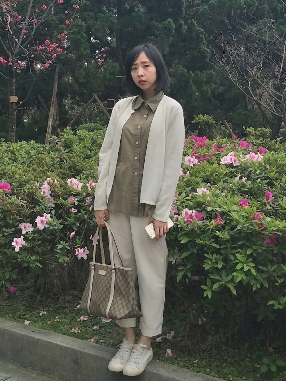 「flower」｜「QUEEN SHOPのアイテム（シャツ/ブラウス、グリーン系）」を使った、Millieさん（レディース・156cm）の春コーディネートの1枚目の写真