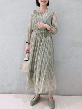 「アイテム（バレエシューズ、グリーン系）」を使った、kurataniさん（レディース・165cm）の春コーディネート