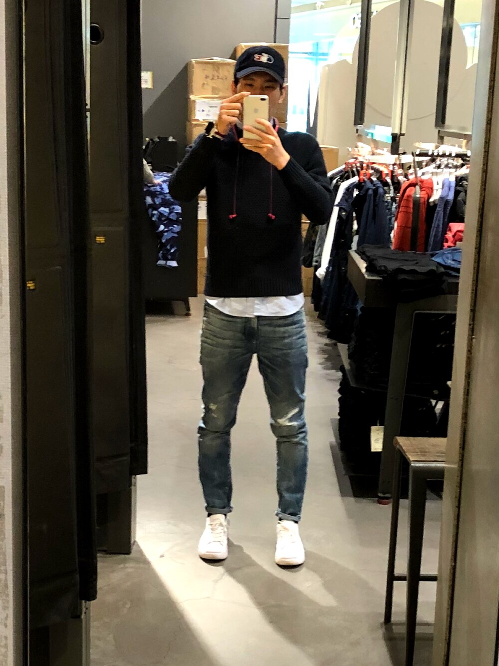 「G-STAR RAWのアイテム（デニムパンツ、ブルー系）」を使った、AnHelLzさん（メンズ・175cm）の冬コーディネートの1枚目の写真