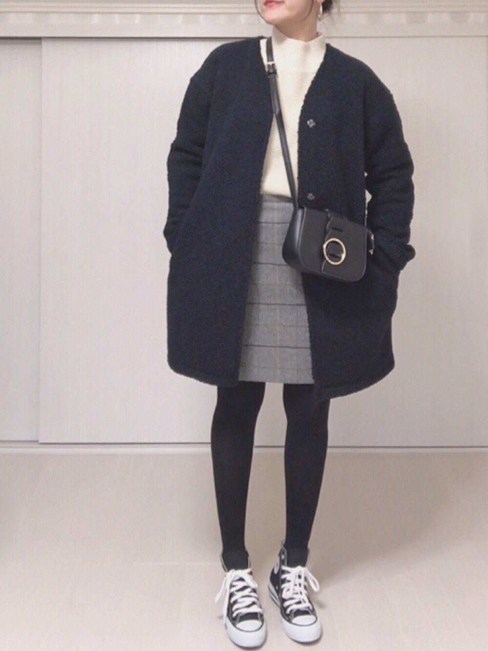「カジュアルガーリー、UNIQLO、フリース、ニット、ショルダーバッグ、コンバース、コーディガン、GRL」｜「UNIQLOのアイテム（ノーカラージャケット、ブラック系）」を使った、Ⓜ︎さん（レディース・152cm）の秋コーディネートの1枚目の写真