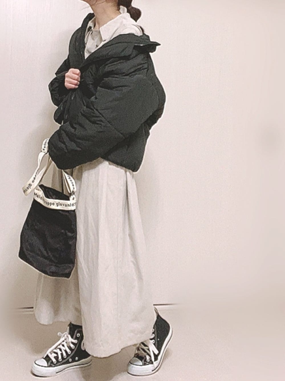 「sakishimatokyo、chacocloset、ダブルボタン、ワンピース、コンバース、モノトーン、エコダウン、カジュアルガーリー、クリスマス、ダウンジャケット」｜「sakishimatokyoの【ZOZO限定】サキシマamp「ダブルボタンワンピース」（ワンピース、ベージュ系）」を使った、Ⓜ︎さん（レディース・152cm）の冬コーディネートの1枚目の写真