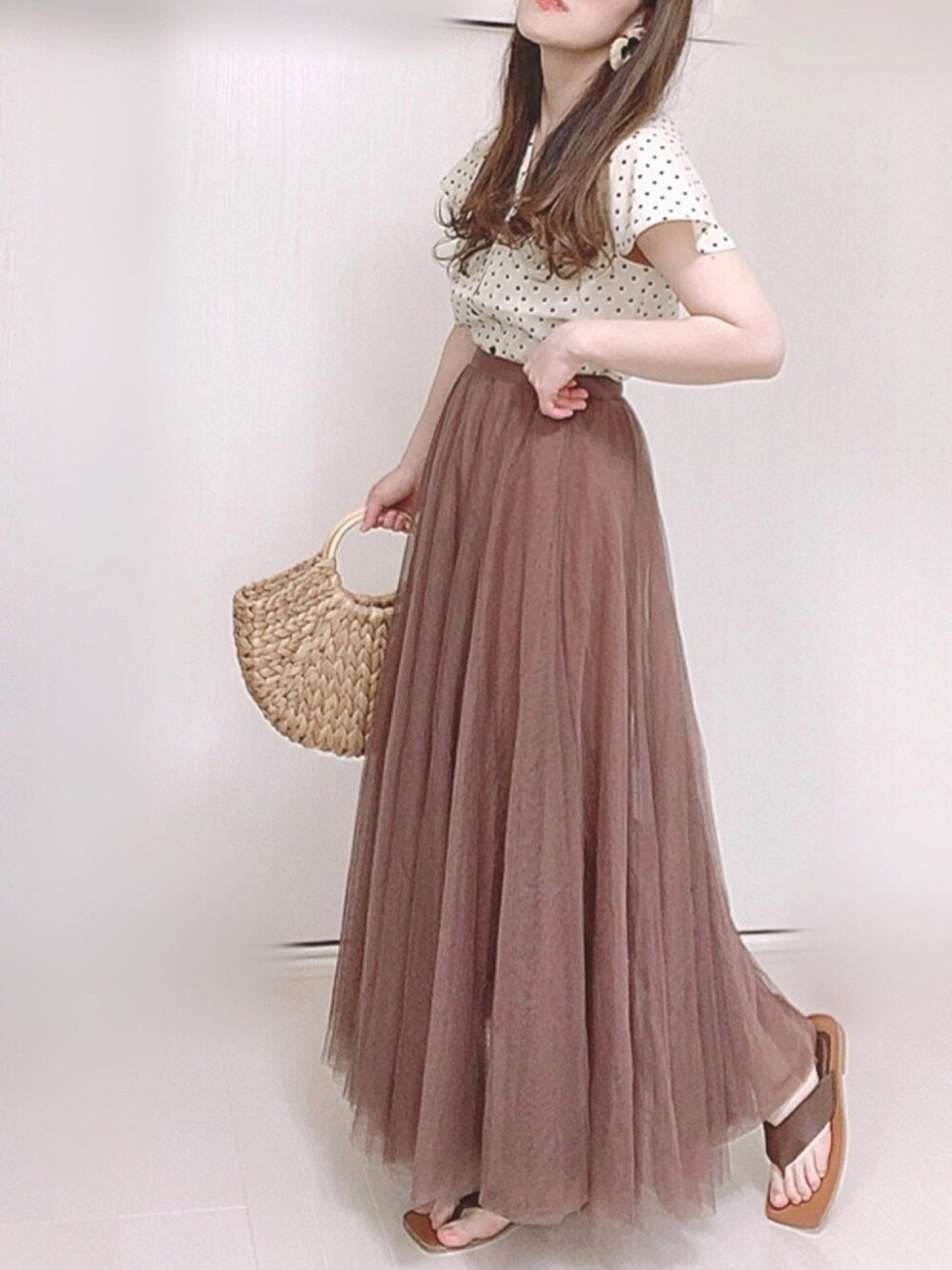 「Sonny　Label、サニーレーベル、Fabby fabby、トングサンダル、ラッフルスリーブ、ドットブラウス、チュールスカート、PR、かごバッグ、夏コーデ」｜「URBAN RESEARCH Sonny Labelの【WEB限定】ドットラッフルブラウス（シャツ/ブラウス、ホワイト系）」を使った、Ⓜ︎さん（レディース・152cm）の春コーディネートの1枚目の写真