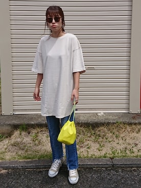 「select MOCA（セレクトモカ）の【GISELe4月号掲載】【GISELe12月号掲載】センタープレスストレートヘムラインカットオフダメージ加工デニム（デニムパンツ）」を使った、m@yaさん（レディース・159cm）の春コーディネート