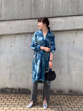 「シルバーシューズ」｜「アイテム（シャツワンピース）」を使った、てらさんさん（レディース・157cm）の春コーディネート