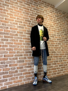 「DANKE SCHON（ダンケシェーン）のアイテム（チェスターコート）」を使った、山田 統生さん（メンズ・182cm）の冬コーディネート