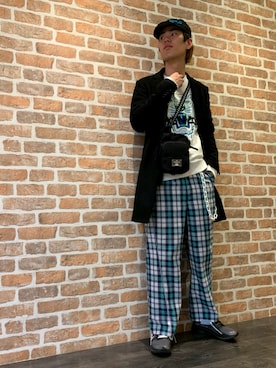 「DANKE SCHON（ダンケシェーン）のアイテム（チェスターコート）」を使った、山田 統生さん（メンズ・182cm）の冬コーディネート