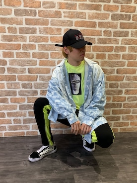 「AZSのアイテム（キャップ）」を使った、山田 統生さん（メンズ・182cm）の春コーディネート