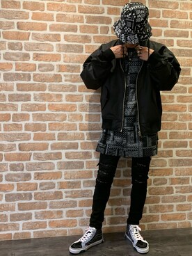 「WHITELAND BLACKBURN」｜「アイテム（MA-1）」を使った、山田 統生さん（メンズ・182cm）の秋コーディネート