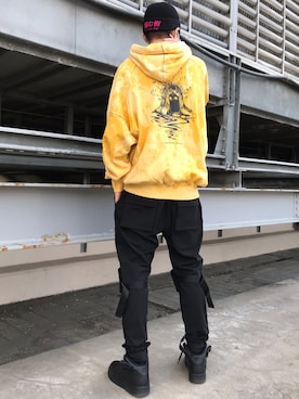 「L.H.P（エルエイチピー）のアイテム（パーカー）」を使った、山田 統生さん（メンズ・182cm）の春コーディネート