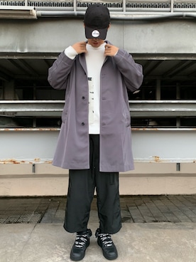 「グレーコーデ」｜「アイテム（ステンカラーコート）」を使った、山田 統生さん（メンズ・182cm）の秋コーディネート