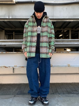 「BlackEyePatch（ブラックアイパッチ）のアイテム（パーカー）」を使った、山田 統生さん（メンズ・182cm）の秋コーディネート