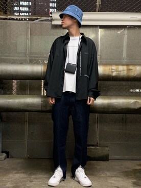 「スリットパンツ」｜「アイテム（財布/小物）」を使った、山田 統生さん（メンズ・182cm）の春コーディネート