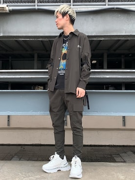 「Danke schon」｜「アイテム（アクセサリー）」を使った、山田 統生さん（メンズ・182cm）の春コーディネート