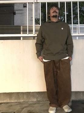 「アイテム（パーカー、グリーン系）」を使った、中井　皓次さん（メンズ・166cm）の秋コーディネート