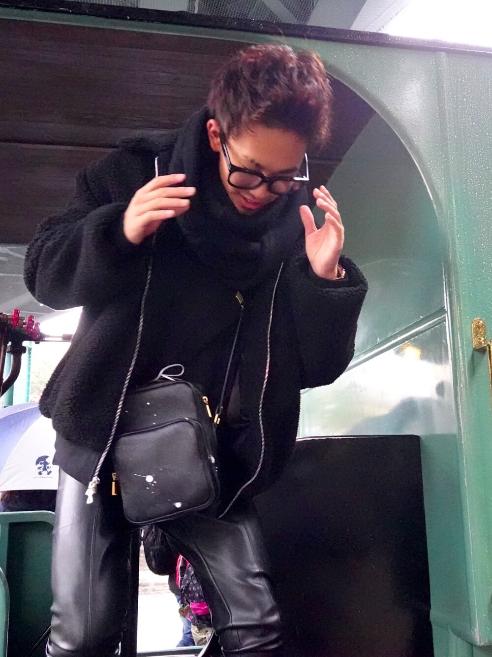 「TOM FORD EYEWEARのTom Ford Eyewear - スクエア 眼鏡フレーム - men - アセテート - 52（メガネ、ブラック系）」を使った、ちょろさん（メンズ・165cm）の秋コーディネートの1枚目の写真