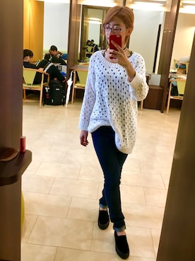 「Honeys（ハニーズ）のアイテム（ニット/セーター、ホワイト系）」を使った、チョコさん（レディース）の秋コーディネート