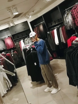 「Yeezy（イージー）のアイテム（その他シューズ）」を使った、Chen krithさん（メンズ・180cm）の秋コーディネート