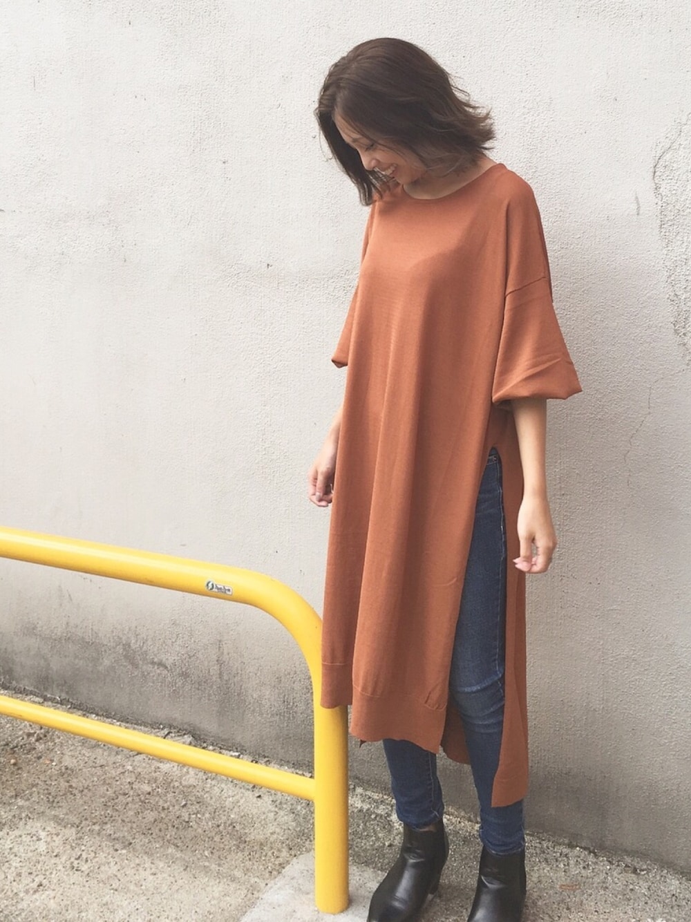 「秋コーデ、秋色、OSMOSIS、秋服準備はじめました、天王寺Mio」｜「OSMOSISのスリットロングニットプルオーバー（ニット/セーター、イエロー系）」を使った、OSMOSIS天王寺ミオ店さん（レディース・154cm）の秋コーディネートの1枚目の写真