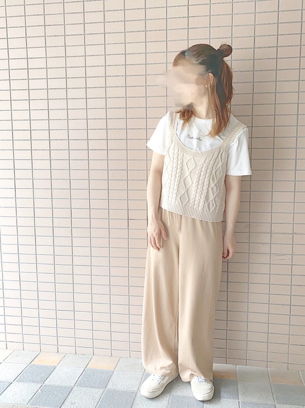 「着回しコーデ、春夏コーデ、ゆるコーデ、大人カジュアル、シンプル、Tシャツ、パンツスタイル、低身長、おしゃれさんと繋がりたい、ootd」｜「Honeysのアイテム（ベスト、ベージュ系）」を使った、nao !さん（レディース・150cm）の夏コーディネートの1枚目の写真