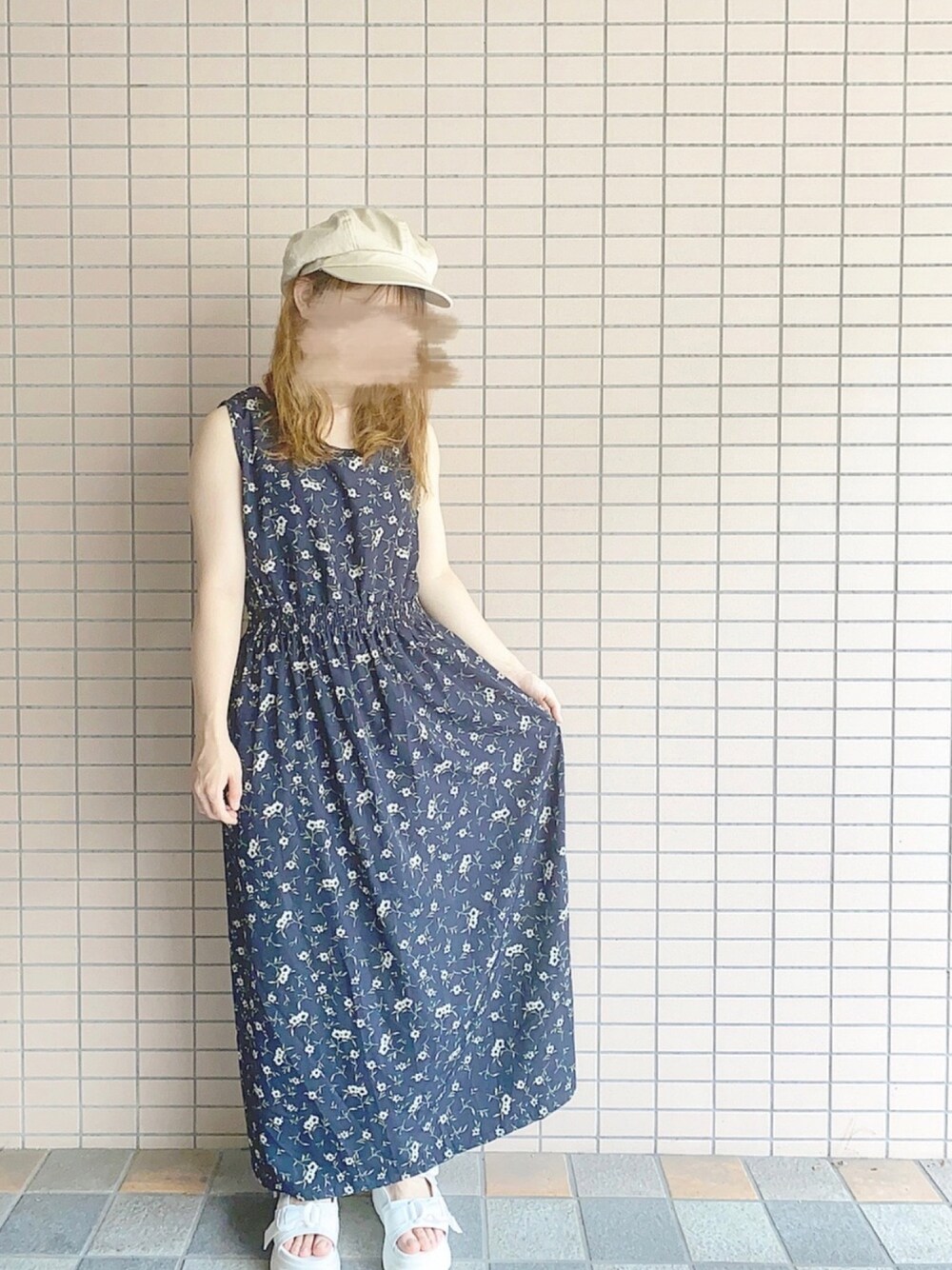「夏コーデ、シンプル、プチプラ、キレイめ、ワンピース、サンダル、花柄、低身長、ootd、おしゃれさんと繋がりたい」｜「Honeysのキャスケット（帽子、ベージュ系）」を使った、nao !さん（レディース・150cm）の夏コーディネートの1枚目の写真