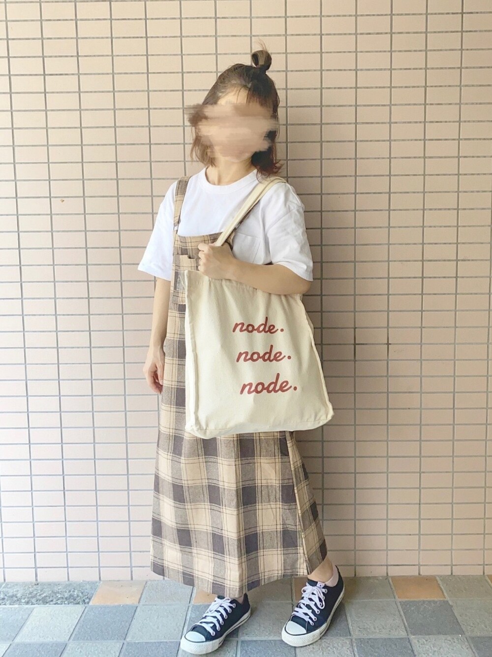 「今日のコーデ、ラクチンコーデ、秋コーデ、白Tシャツ、サロペット、スニーカー、低身長、ootd、おしゃれさんと繋がりたい、node.」｜「GUのアイテム（Tシャツ/カットソー、ホワイト系）」を使った、nao !さん（レディース・150cm）の秋コーディネートの1枚目の写真