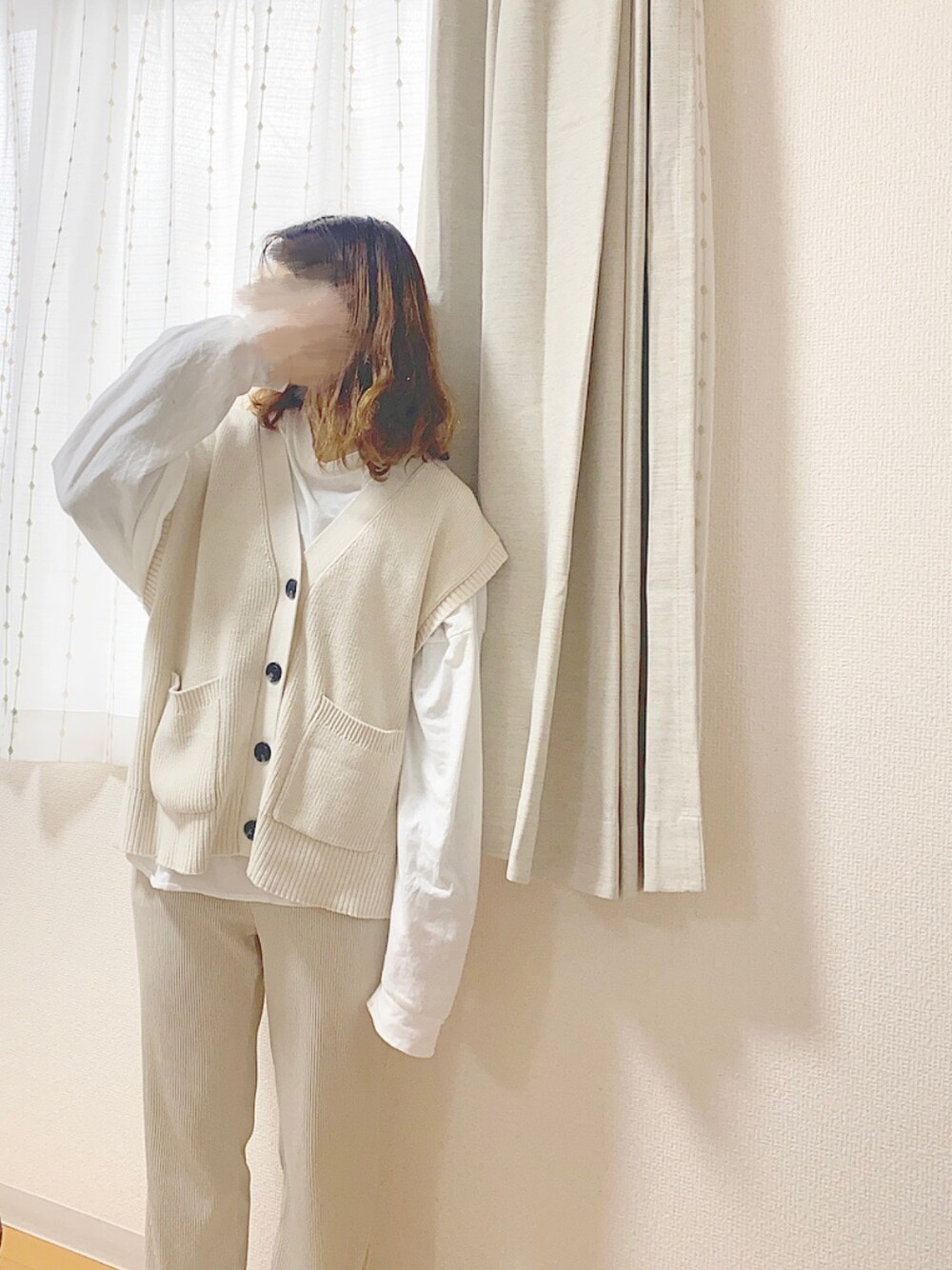「ワントーンコーデ、シンプルコーデ、ホワイトコーデ、ホワイト、春コーデ、プチプラ、パンツスタイル、低身長、ootd、おしゃれさんと繋がりたい」｜「GUのアイテム（パンツ、ベージュ系）」を使った、nao !さん（レディース・150cm）の春コーディネートの1枚目の写真