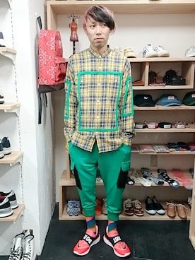 「STORES.jp（ストアーズドットジェーピー）のアイテム（シャツ/ブラウス）」を使った、yusuke さん（メンズ・170cm）の春コーディネート