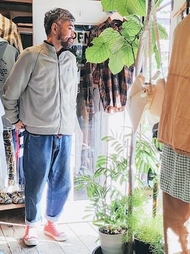 「アイテム（トップス、ベージュ系）」を使った、ataco garageさん（メンズ・173cm）の秋コーディネート