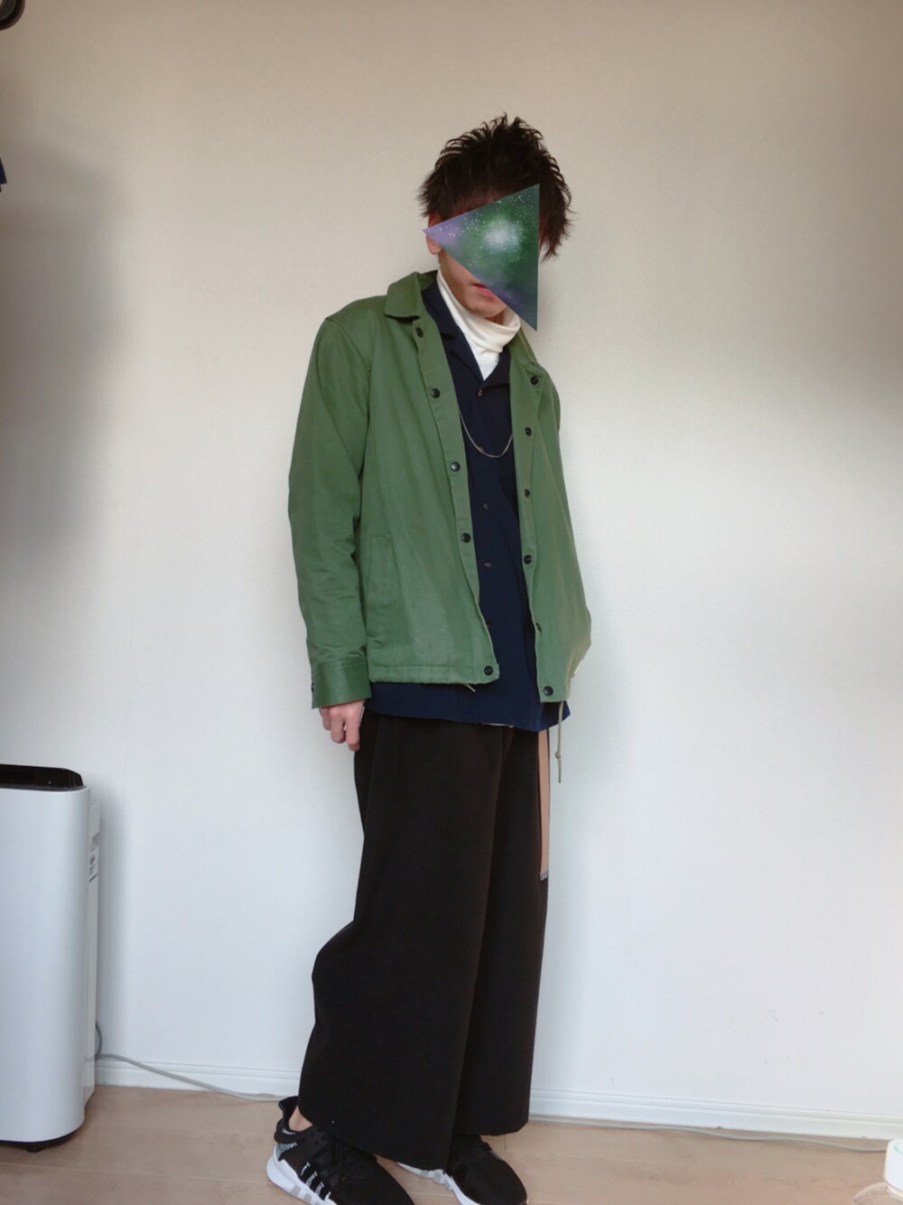 「カジュアル、コーチジャケット、プチプラ、冬コーデ、アディダス、ワイドパンツ、おしゃれさんと繋がりたい、ootd、シンプル、春コーデ」｜「adidas Originalsのadidas originals/アディダスオリジナルス/EQT SUP PORT DV（スニーカー、ブラック系）」を使った、もきゅもきゅさん（メンズ・166cm）の冬コーディネートの1枚目の写真