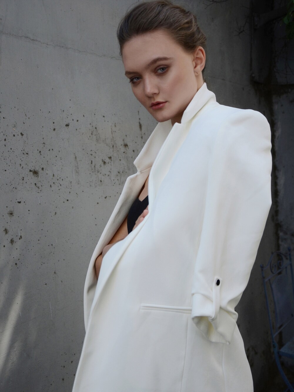 「ZARA、girl、fall、coat、elegant、chic、fashion、ALLWHITE、offshoulder、white」｜「ZARAのアイテム（モッズコート、ホワイト系）」を使った、Faye さん（レディース・173cm）の秋コーディネートの1枚目の写真