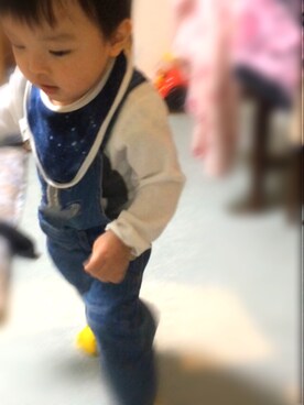 「H&M baby」｜「アイテム（サロペット/オーバーオール）」を使った、Y氏。さん（キッズ・80cm）の春コーディネート