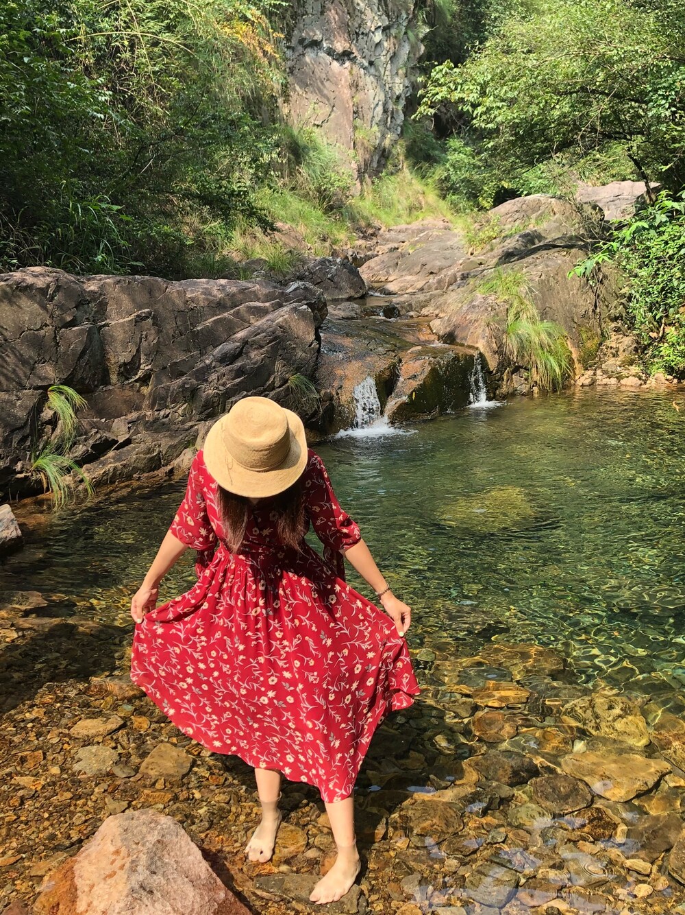 「TongLu、TRIP」｜「edelaのアイテム（ワンピース、レッド系）」を使った、hibabyamberさん（レディース・169cm）の夏コーディネートの1枚目の写真