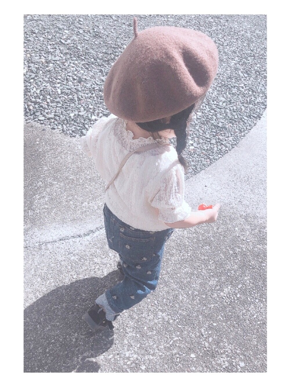 「秋のコーデ、シンプルコーデ、カジュアル、ベレー帽、おしゃれさんと繋がりたい、プティマイン、petit main、ブランシェス」｜「petit mainの【Disney】ミッキーマウスデザイン 総柄パンツ（その他パンツ、ブルー系）」を使った、hono0216さん（キッズ・80cm）の秋コーディネートの1枚目の写真