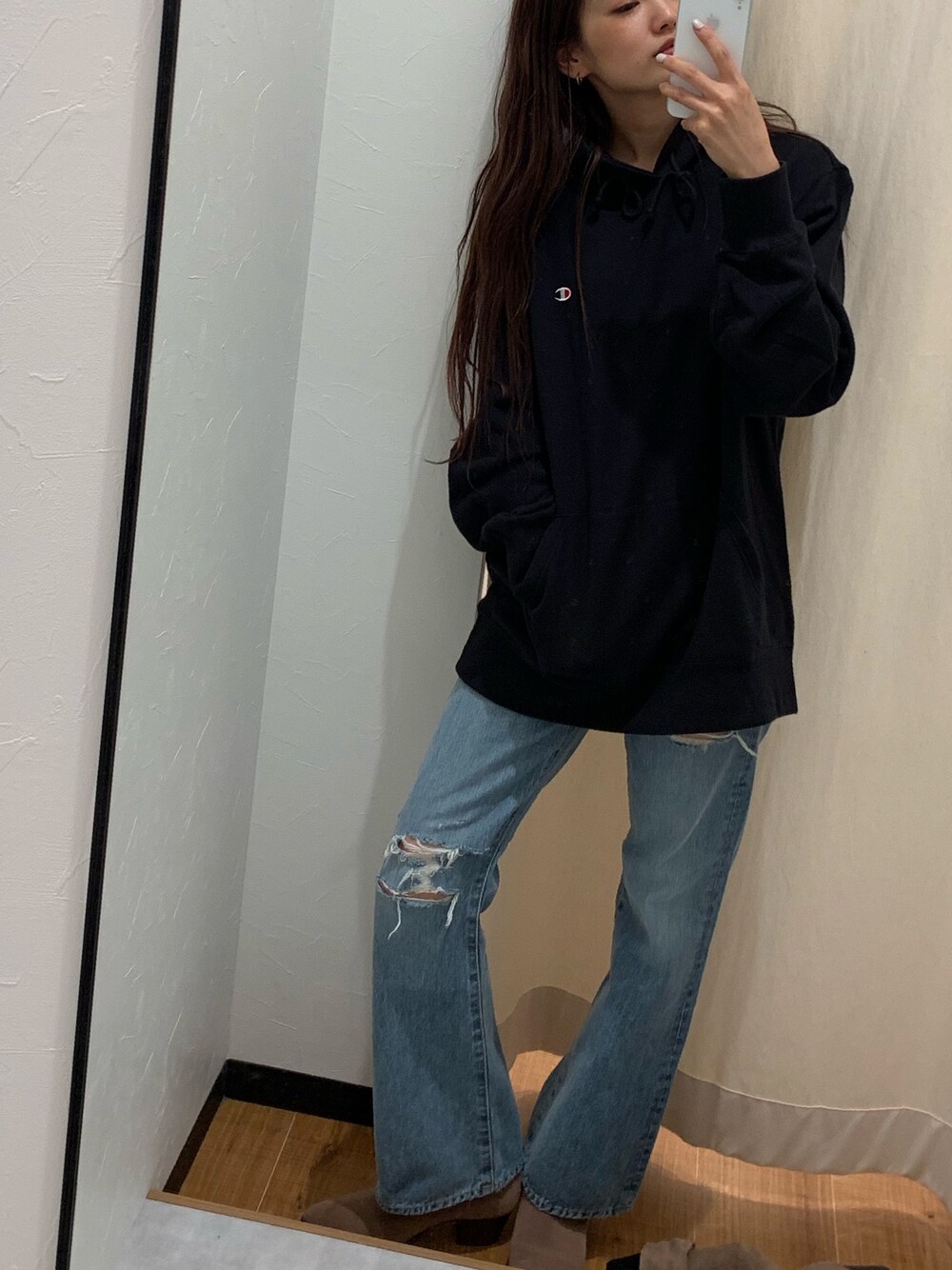 「秋冬コーデ、大人カジュアル、秋コーデ、お洒落さんとつながりたい、チャンピオンスウェット、パーカー」｜「Ungridのアイテム（トップス、ブラック系）」を使った、あやさん（レディース・163cm）の秋コーディネートの1枚目の写真