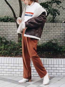 「Ungrid（アングリッド）のCollegedaleロゴロングスリーブTee（Tシャツ/カットソー）」を使った、あやさん（レディース・163cm）の秋コーディネート