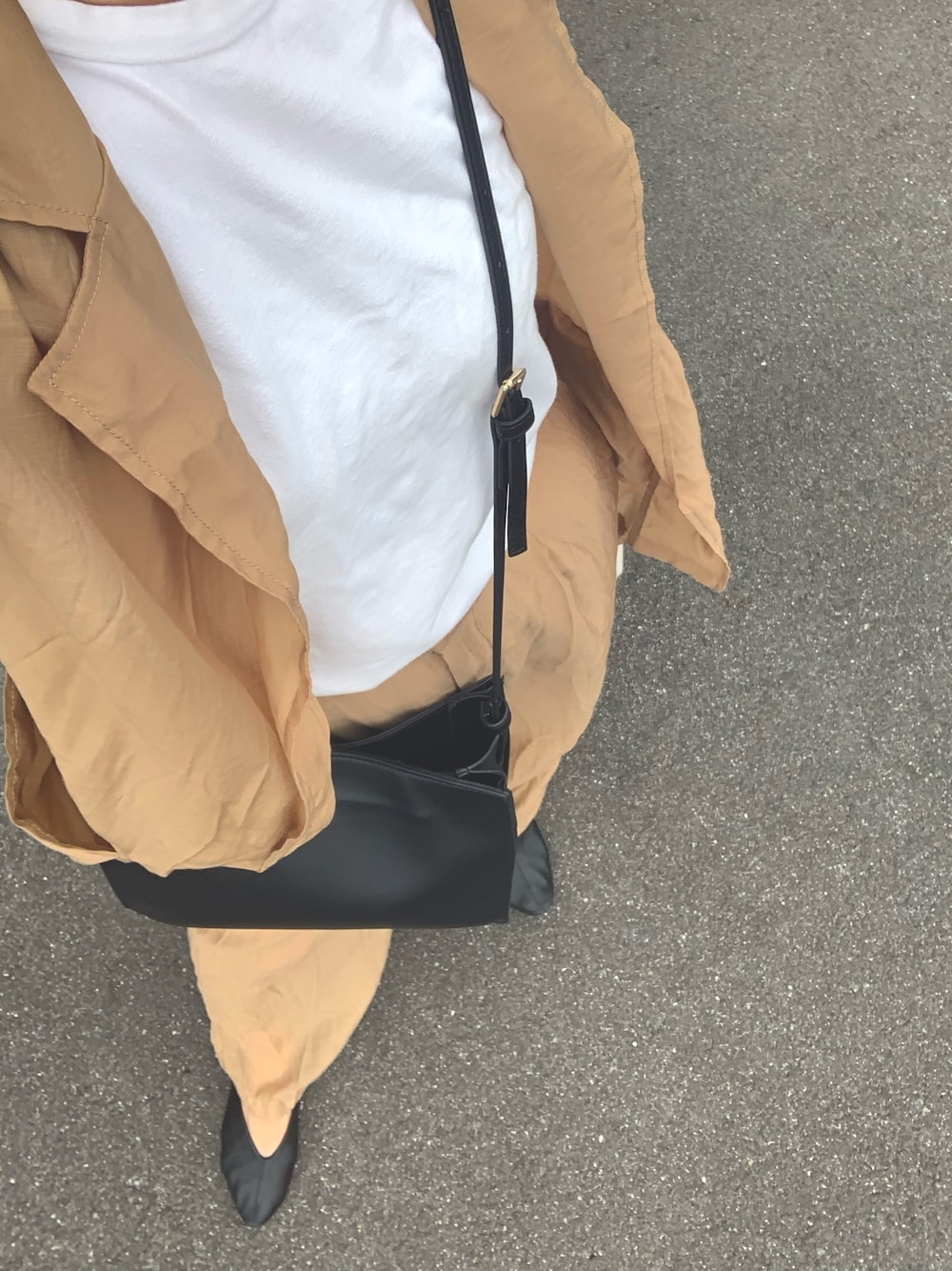 「Ungrid、シースルー、シアー、透け感、セットアップ」｜「Ungridのシースルータックパンツ（その他パンツ、イエロー系）」を使った、あやさん（レディース・163cm）の夏コーディネートの1枚目の写真