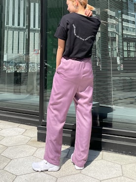 「パープル×黒」｜「アイテム（スニーカー）」を使った、あやさん（レディース・163cm）の春コーディネート