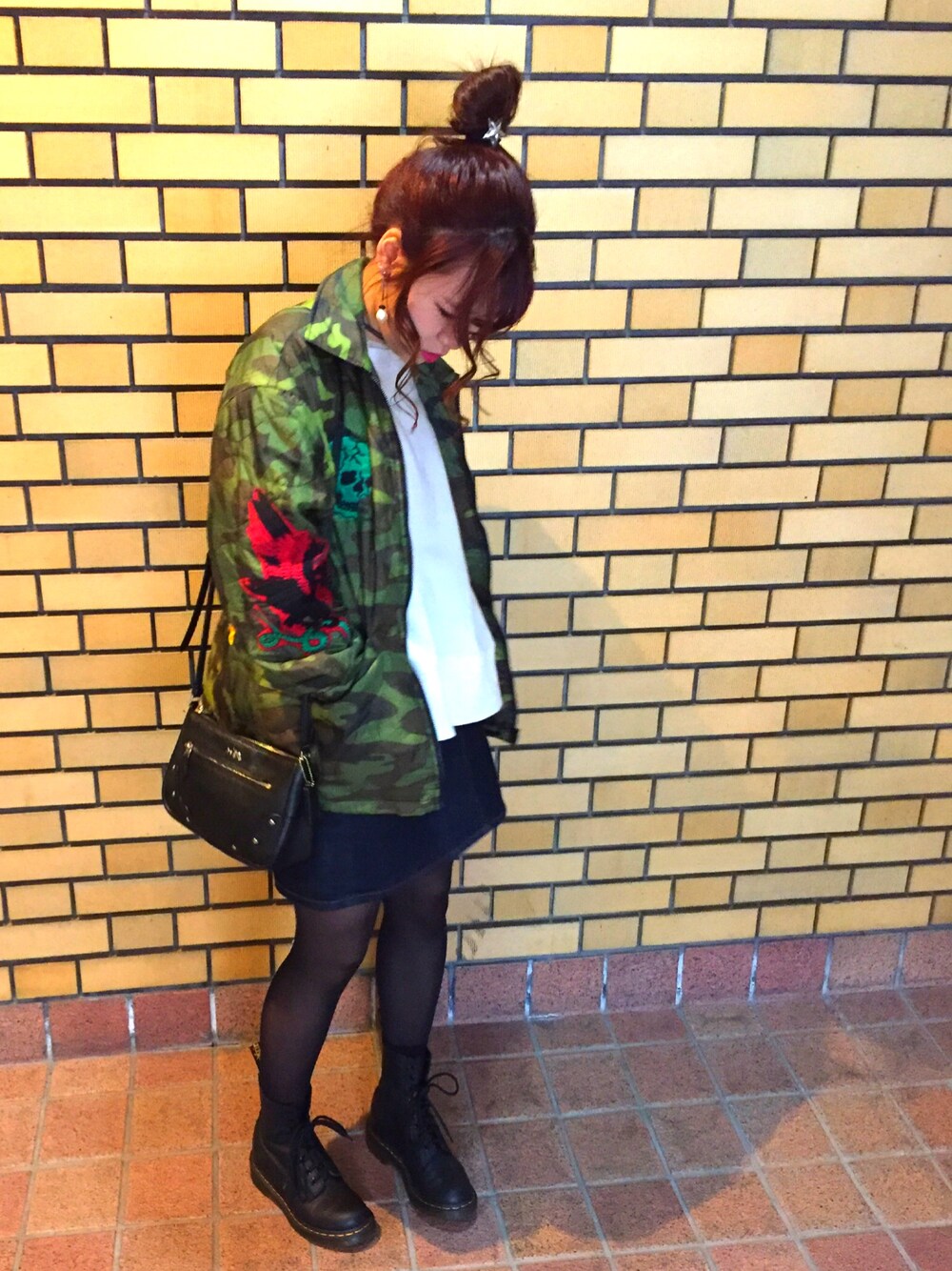 「Dr.Martens、Diesel、オーバーサイズ、アメカジ、カジュアル、ラフ、ストリート、ホワイト、春コーデ、デニム」｜「DIESELの00SS9D0IAMI（ミリタリージャケット、その他）」を使った、nachiさん（レディース・154cm）の春コーディネートの1枚目の写真
