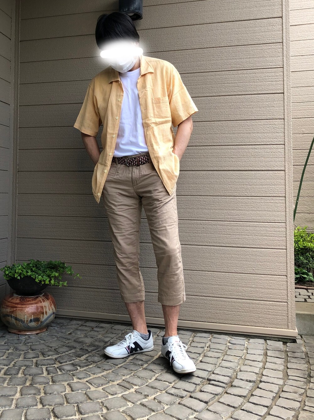 「シンプル、夏コーデ、ラフ、UNIQLO、ベージュ、カジュアル、プチプラ」｜「coenのアイテム（パンツ、ベージュ系）」を使った、UMEさん（メンズ・178cm）の夏コーディネートの1枚目の写真
