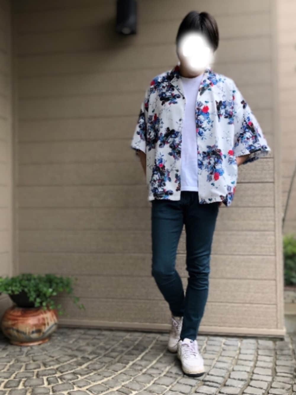 「シンプルコーデ、ビッグシルエット、大人カジュアル、休日スタイル、夏だ！Tシャツ着よう！、半袖シャツ、オープンカラーシャツ、お洒落さんとつながりたい、オーバーサイズ、柄シャツ」｜「unrelaxingのビッグシルエット柄アロハシャツ オーバーサイズ総柄開襟シャツ オープンカラーシャツ（シャツ/ブラウス、ホワイト系）」を使った、UMEさん（メンズ・178cm）の夏コーディネートの1枚目の写真