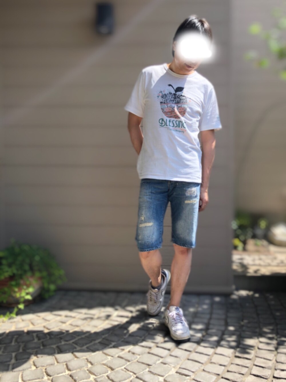 「シンプルコーデ、カジュアルコーデ、おしゃれさんと繋がりたい、プチプラコーデ、ファッションの力を信じよう、Tシャツ、休日スタイル」｜「古着のアイテム（Tシャツ/カットソー、ホワイト系）」を使った、UMEさん（メンズ・178cm）の秋コーディネートの1枚目の写真