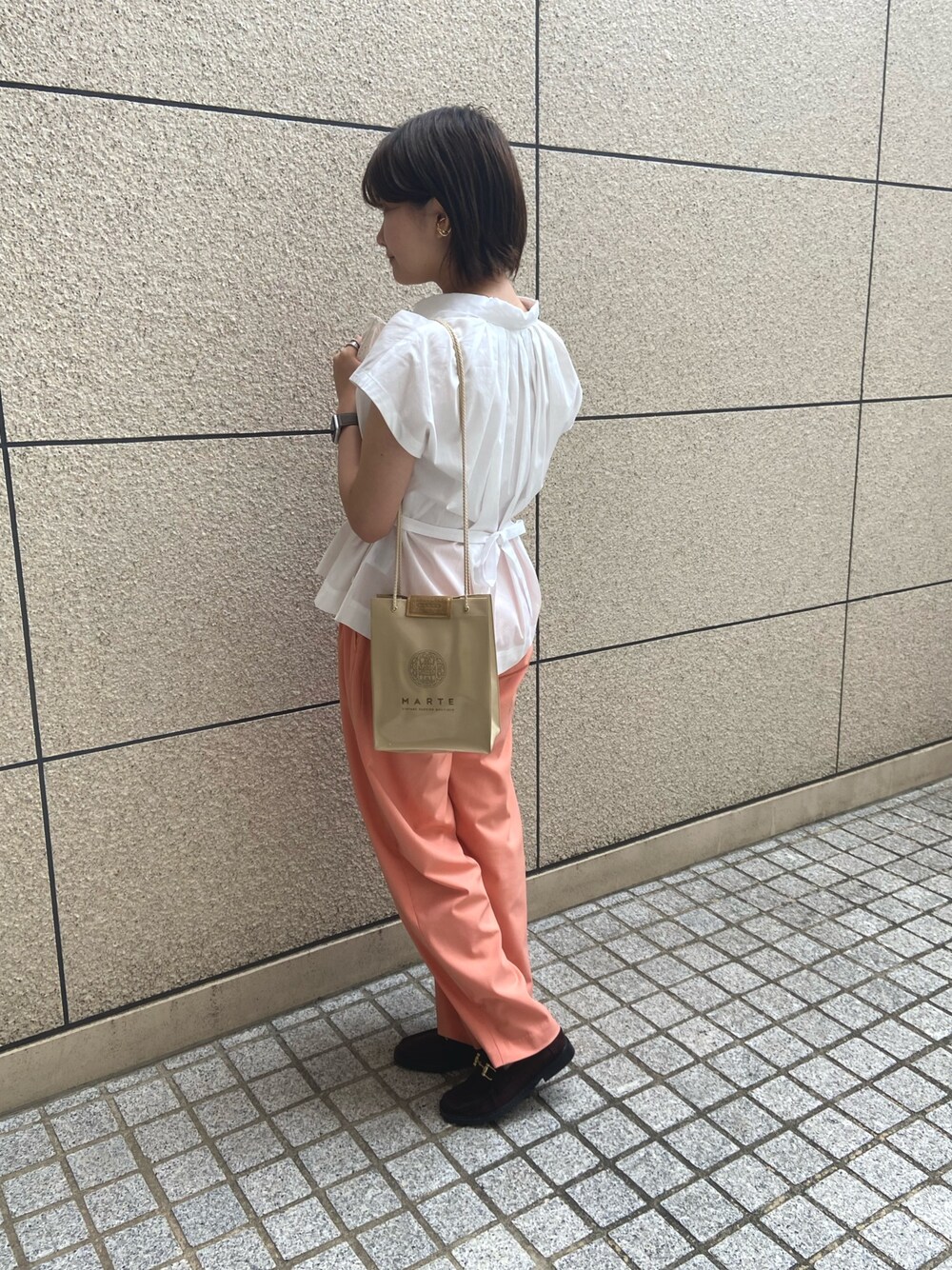 「CLANE、ELIN、ラクチンコーデ、パンツスタイル、きれいめカジュアル、オトナ女子」｜「marteのアイテム（バッグ、ベージュ系）」を使った、たんたんさん（レディース・155cm）の春コーディネートの1枚目の写真