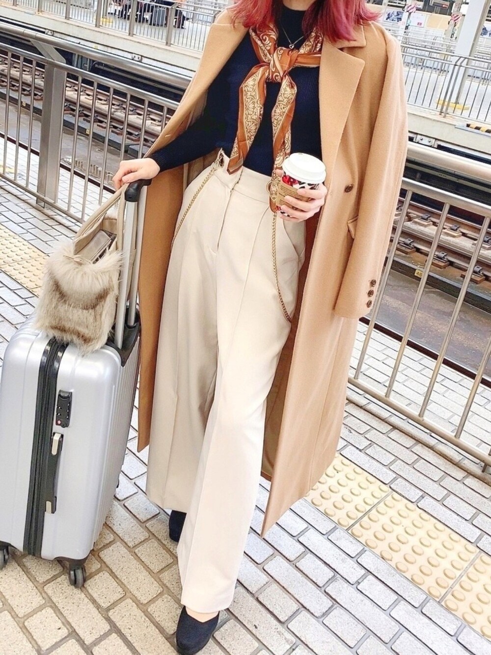 「冬コーデ、お洒落さんとつながりたい、ワイドパンツ、タートルネック、コート、ootd、ロングコート、eimy istoire」｜「eimy istoireのスカーフ付きリブニットプルオーバー（ニット/セーター、ブラック系）」を使った、ytさん（レディース・162cm）の冬コーディネートの1枚目の写真
